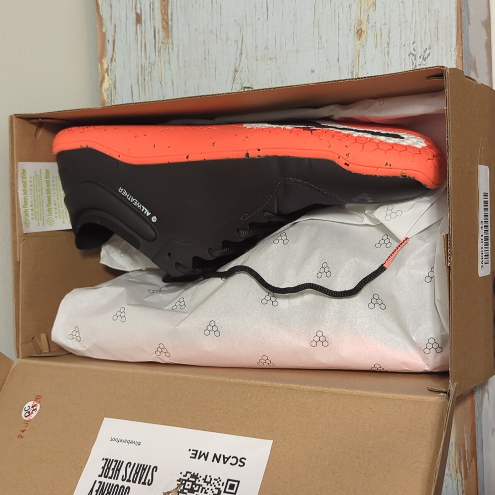 NWT Women's sneaker- size 43